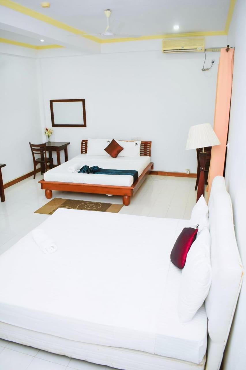 Hotel Sobana Lake Front Udawalawe Esterno foto