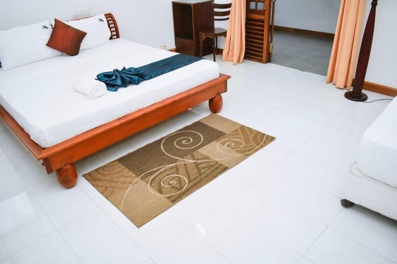 Hotel Sobana Lake Front Udawalawe Esterno foto