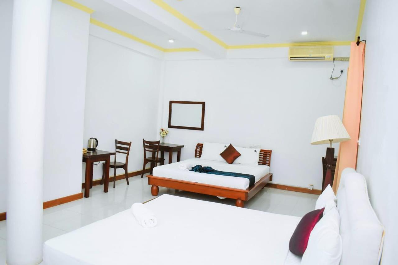 Hotel Sobana Lake Front Udawalawe Esterno foto