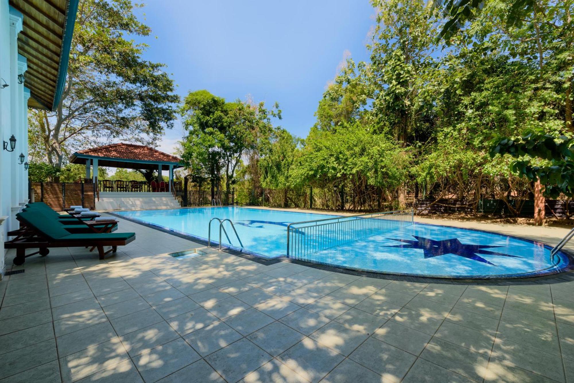 Hotel Sobana Lake Front Udawalawe Esterno foto