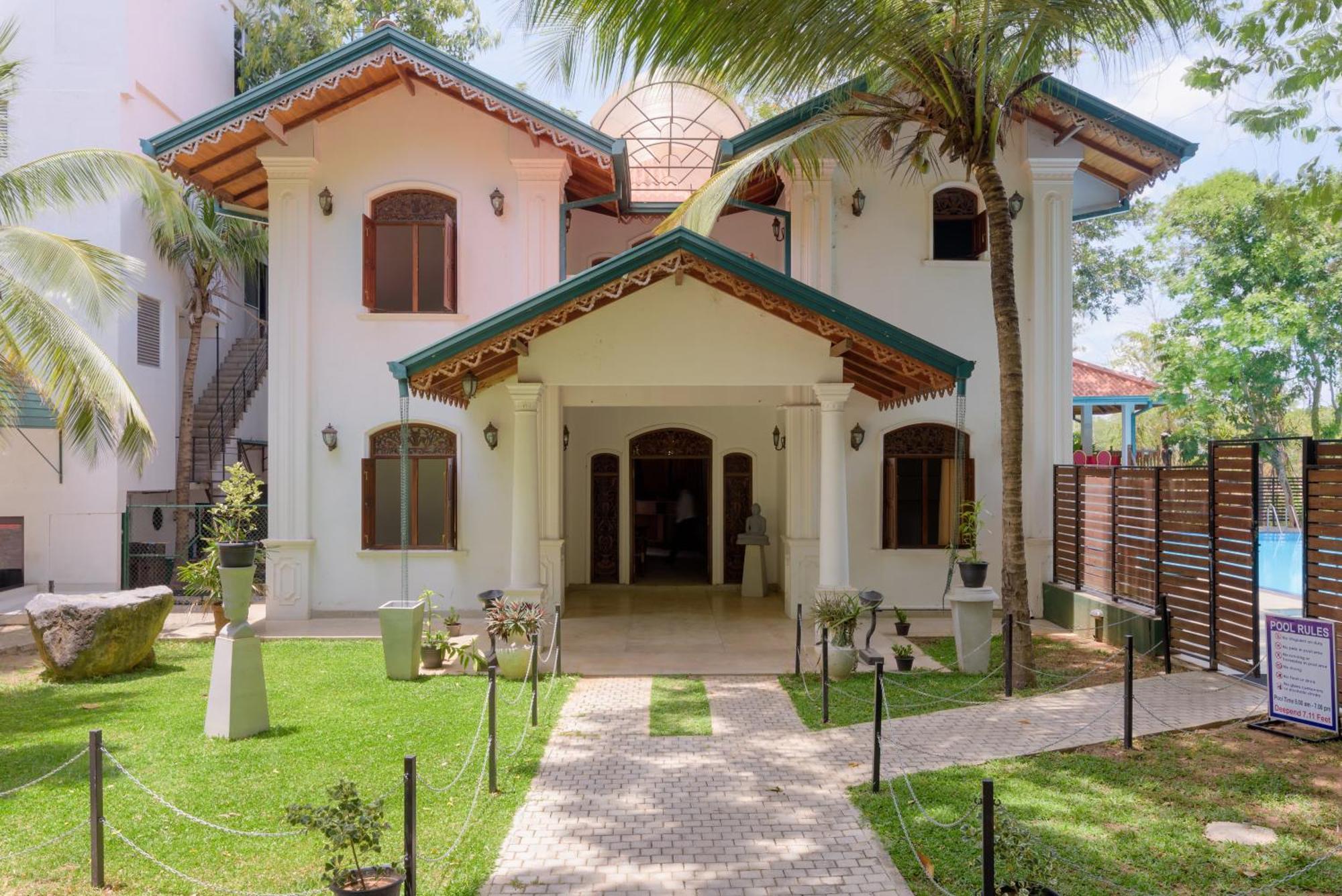Hotel Sobana Lake Front Udawalawe Esterno foto