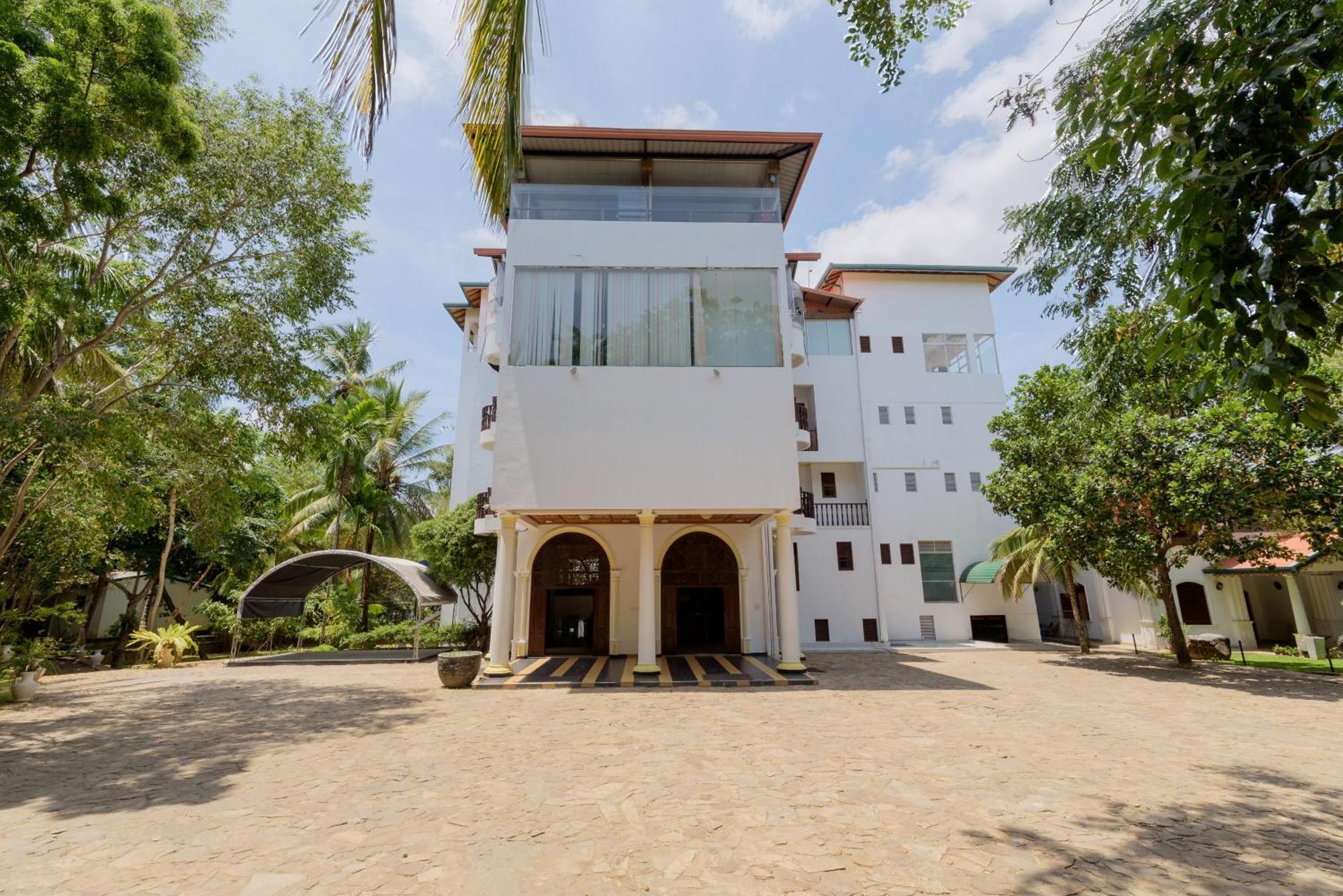 Hotel Sobana Lake Front Udawalawe Esterno foto