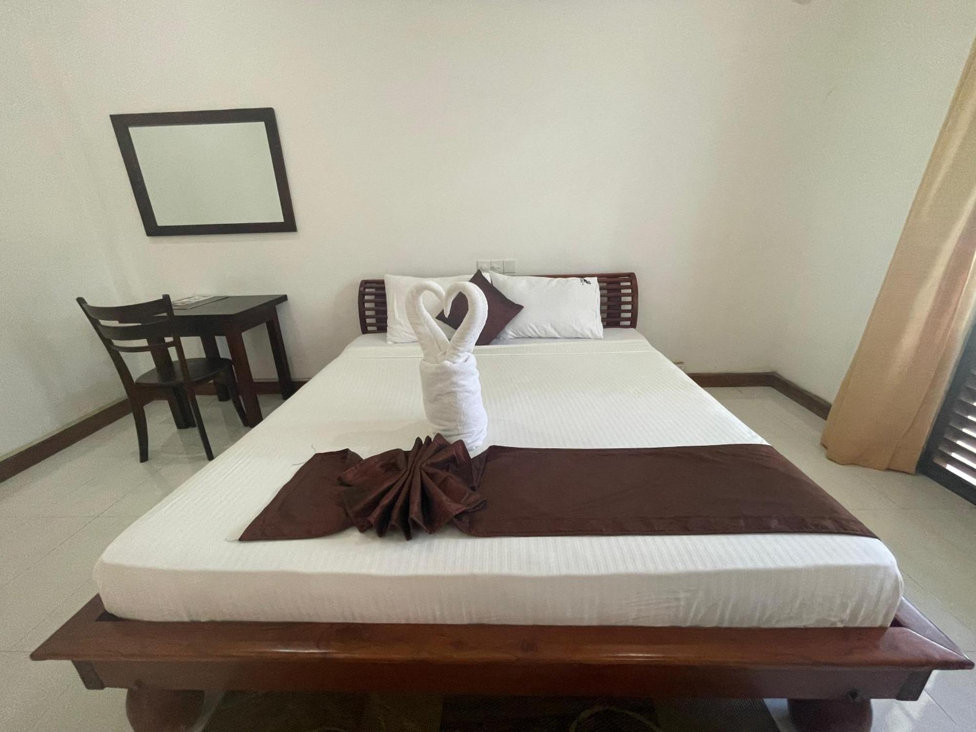 Hotel Sobana Lake Front Udawalawe Esterno foto